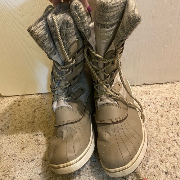 Totes Woman’s Boots - Picture 3 of 5